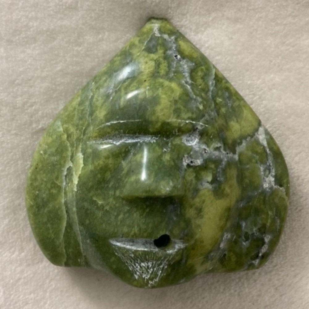 UNIQUE serpentine stone traditional Inuit expressive face sculpture carving
